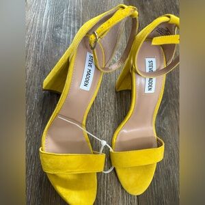 Steve Madden Carrson 8  Heels yellow